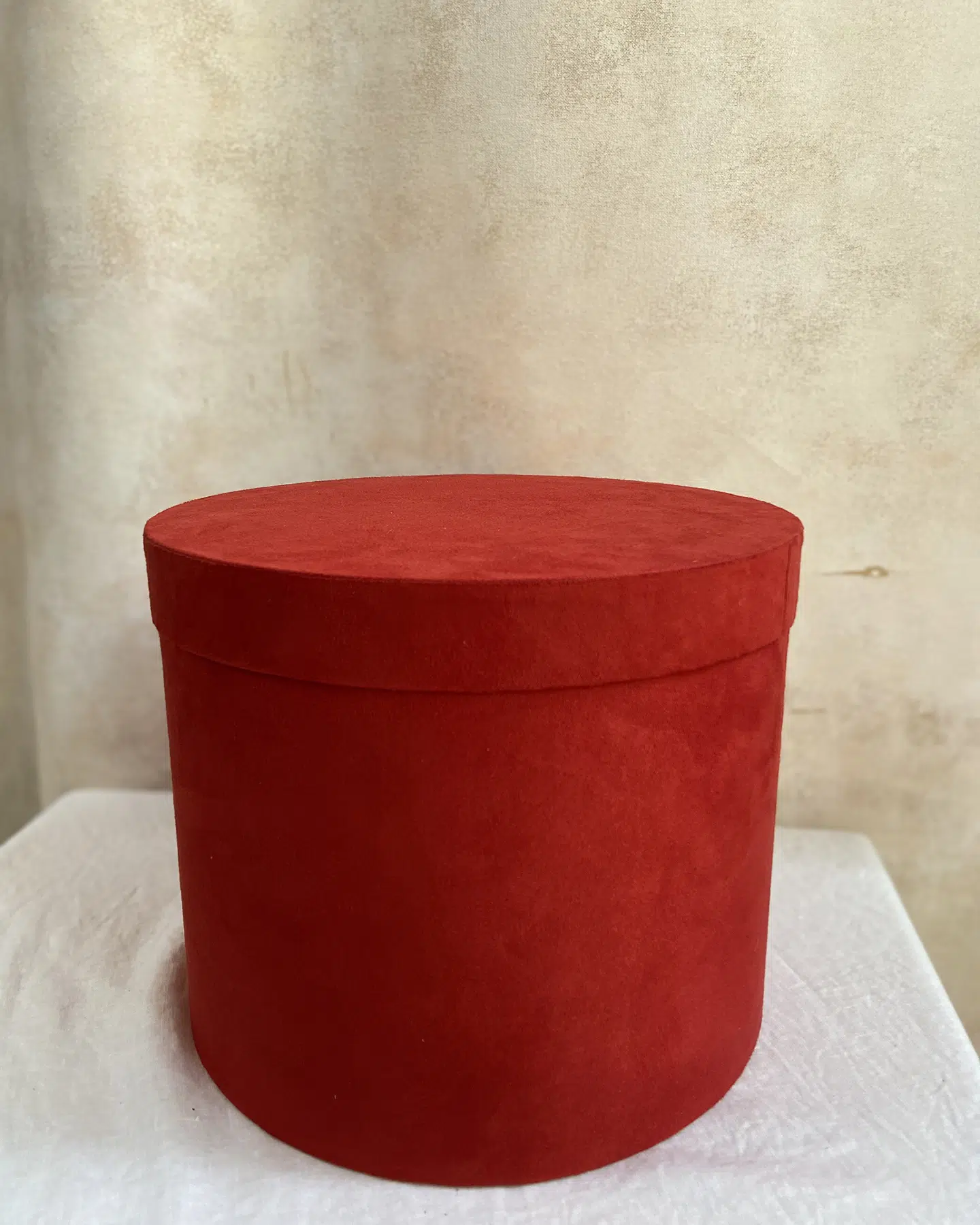 Box redonda <br>Camurça GG <br>Cereja