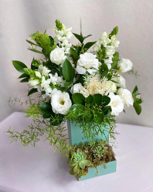 Box M Tiffany <br> Arranjo Branco e Verde<br>Lisianthus