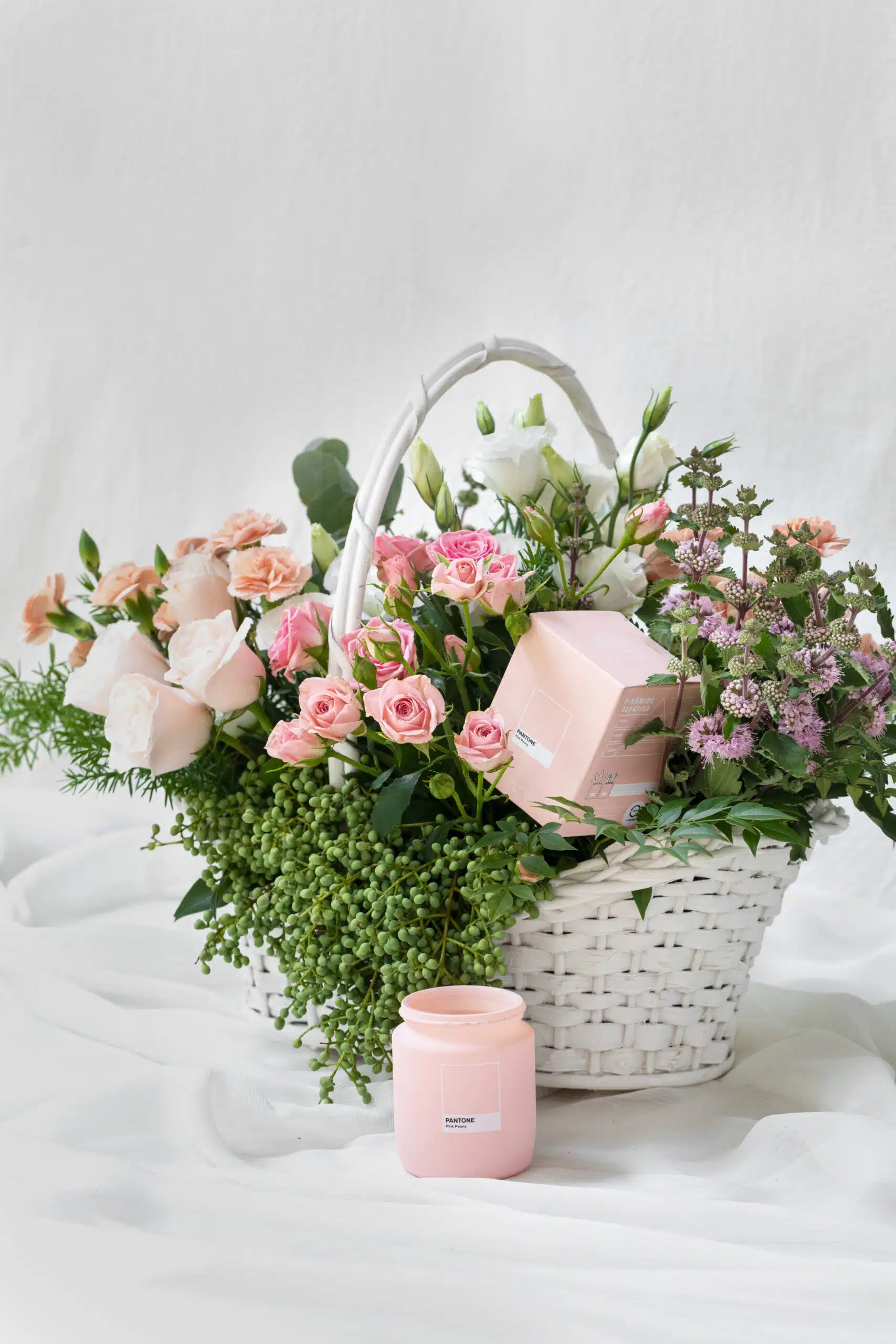 Cesta Tons Pastel com Vela Aromatizada
