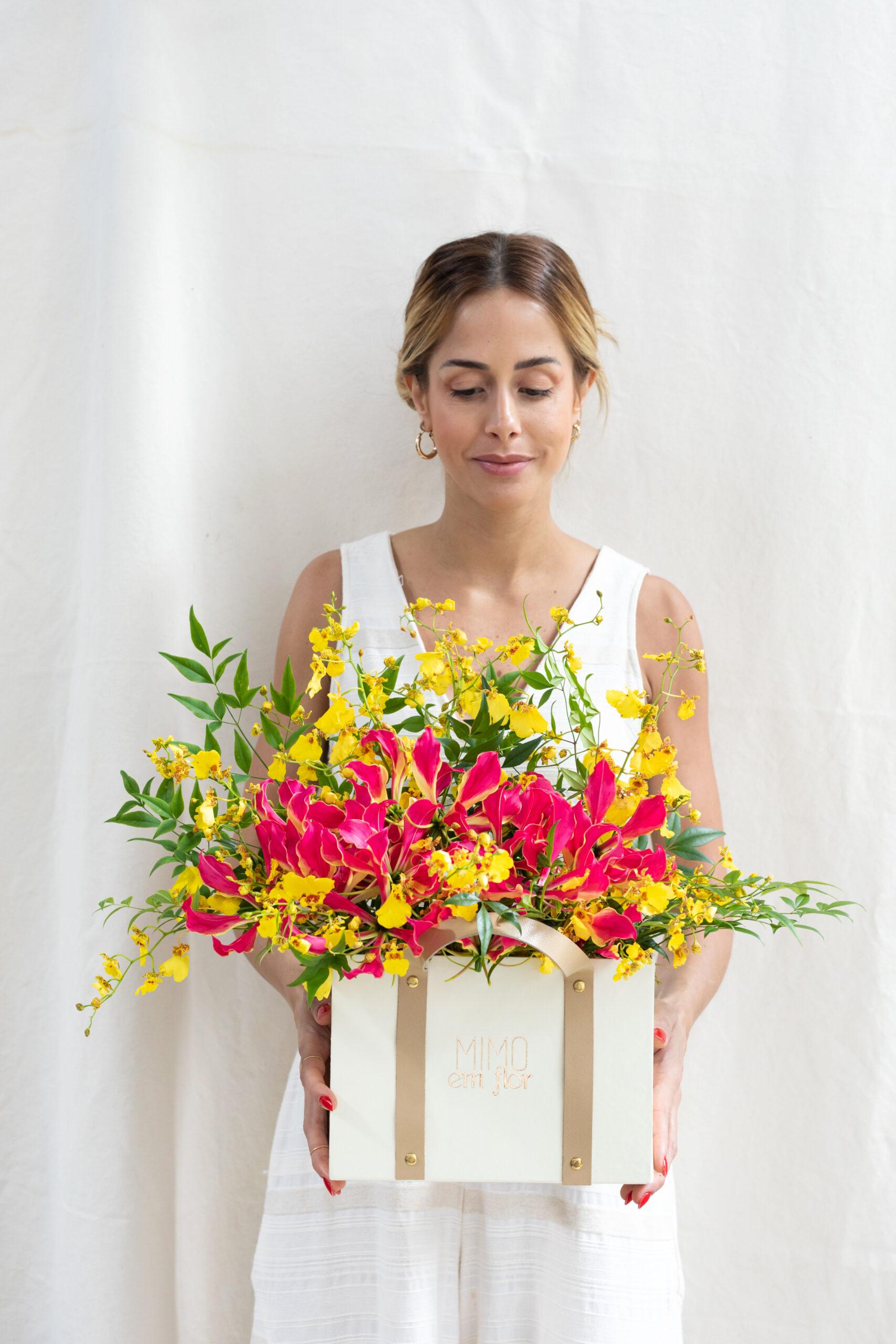 Bolsa M Marfim com Gloriosa e Orquídea Chuva-de-ouro – MIMOemflor | MIMO  Cenografia