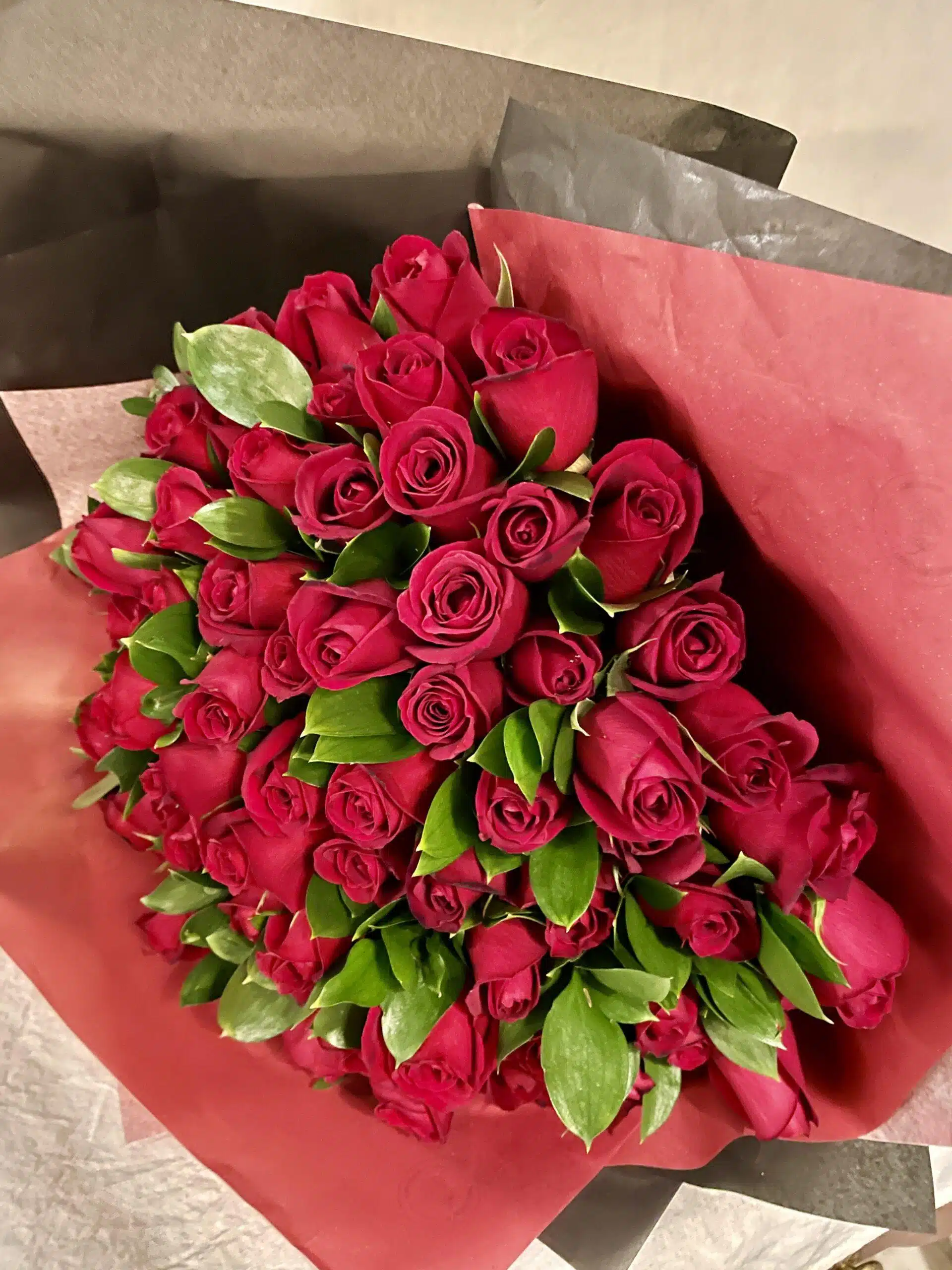 Buquê Clássico Rosas Vermelhas (Tradicional ou Colombiana - mais tamanhos disponíveis)