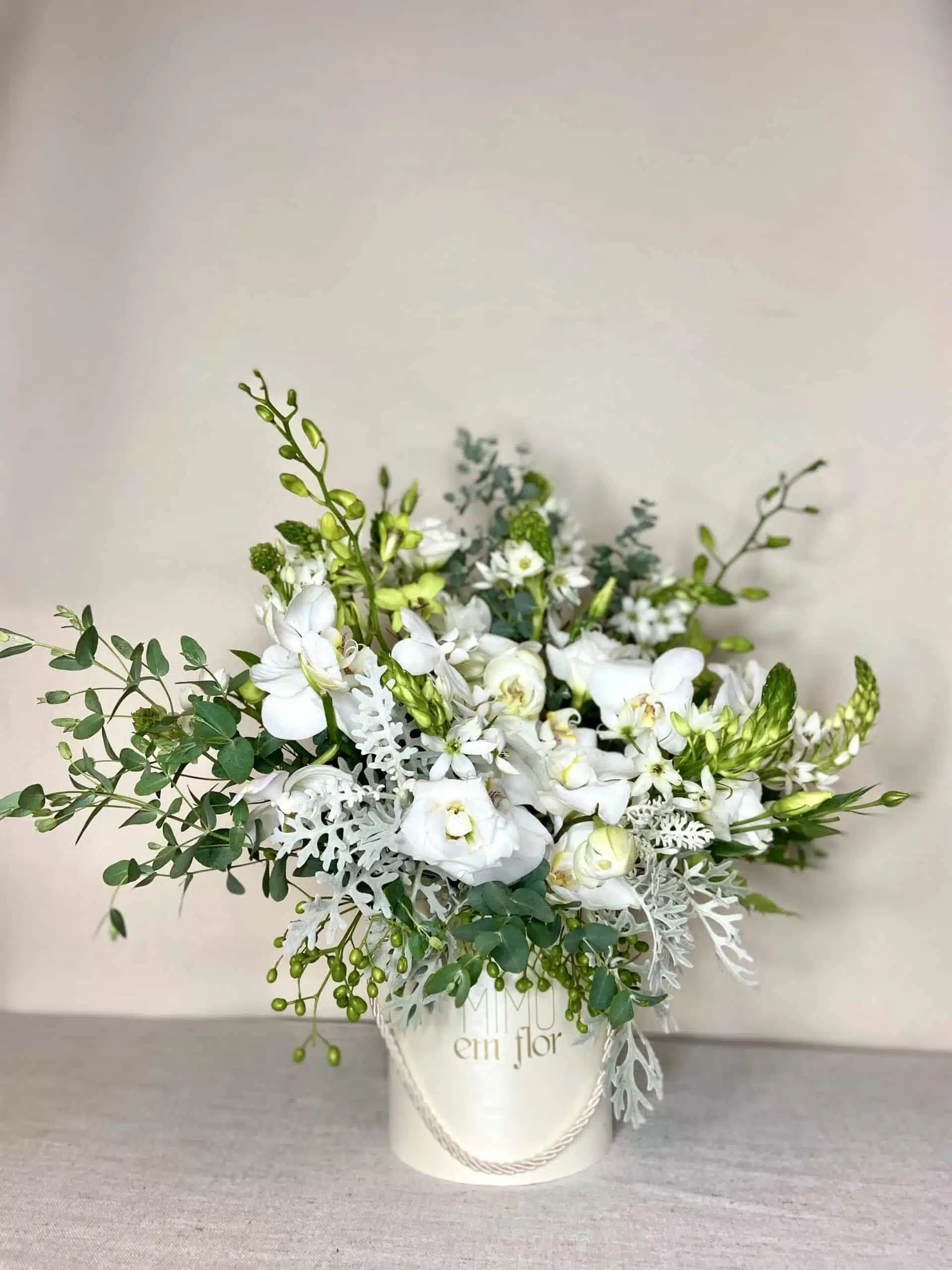 Box M com Corda <br> Branco e Verde <br> Com Orquídeas